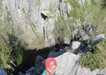 Bajando a la dolina de entrada del C157